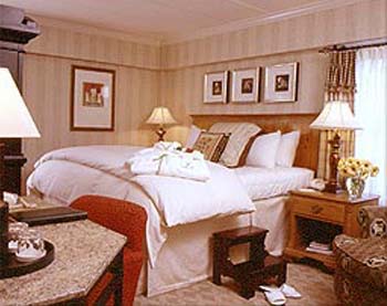 King Guestroom at the Latham Hotel